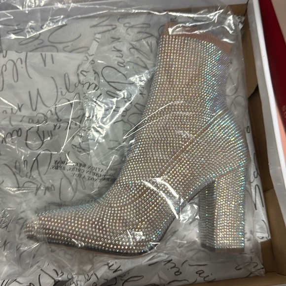 Wild Pair Womens Baybe Rhinestone Block Heel Ankle Boots - Picture 2 of 5